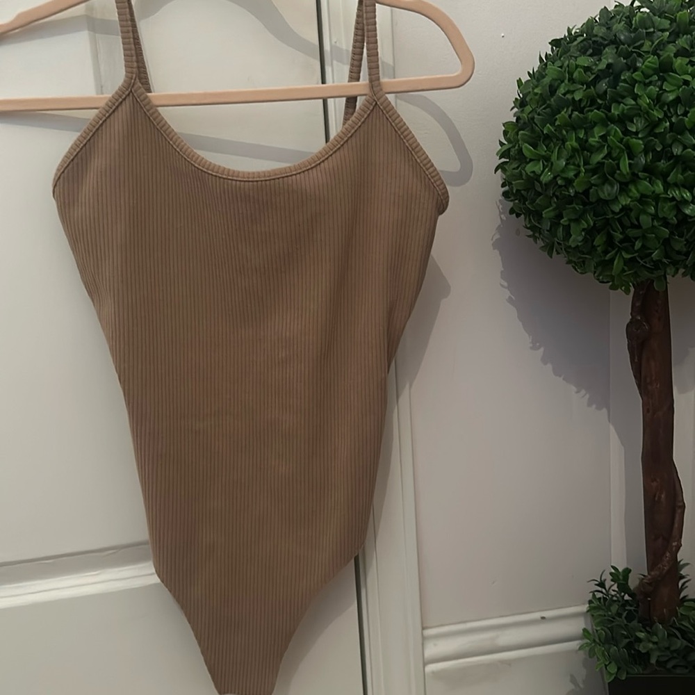 Cute new brownish tan ribbed American Eagle Bodysuit😍🤎